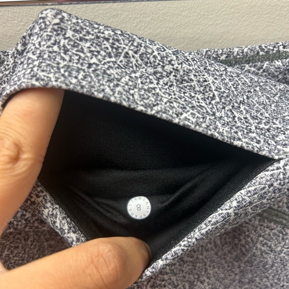 Lululemon Black, White & Grey Speckled Cropped Leggings - Picture 4 of 5
